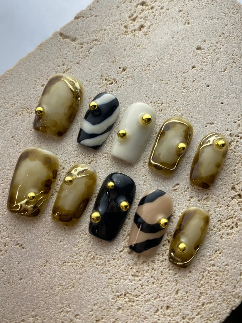Florence Press On Nails detail 3