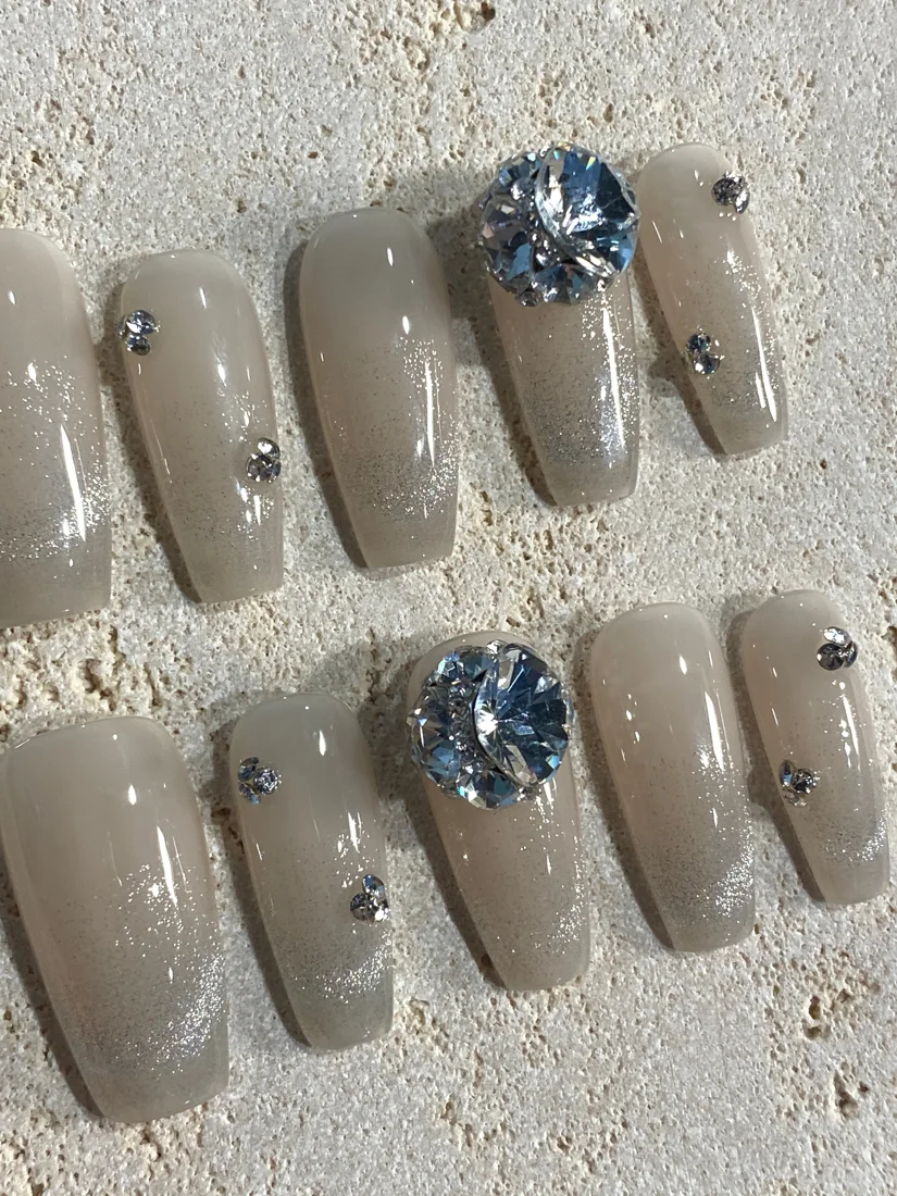 Soft Romance Press On Nails detail 9