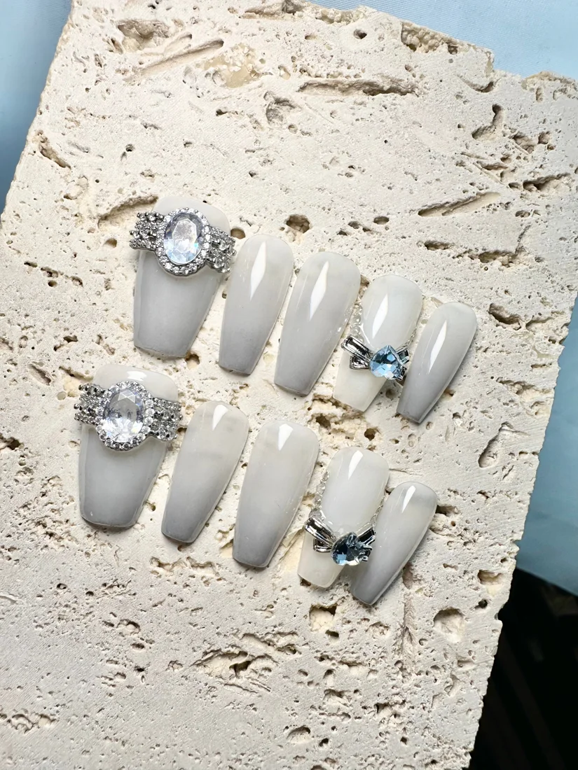 Grey Ring Press On Nails detail 3