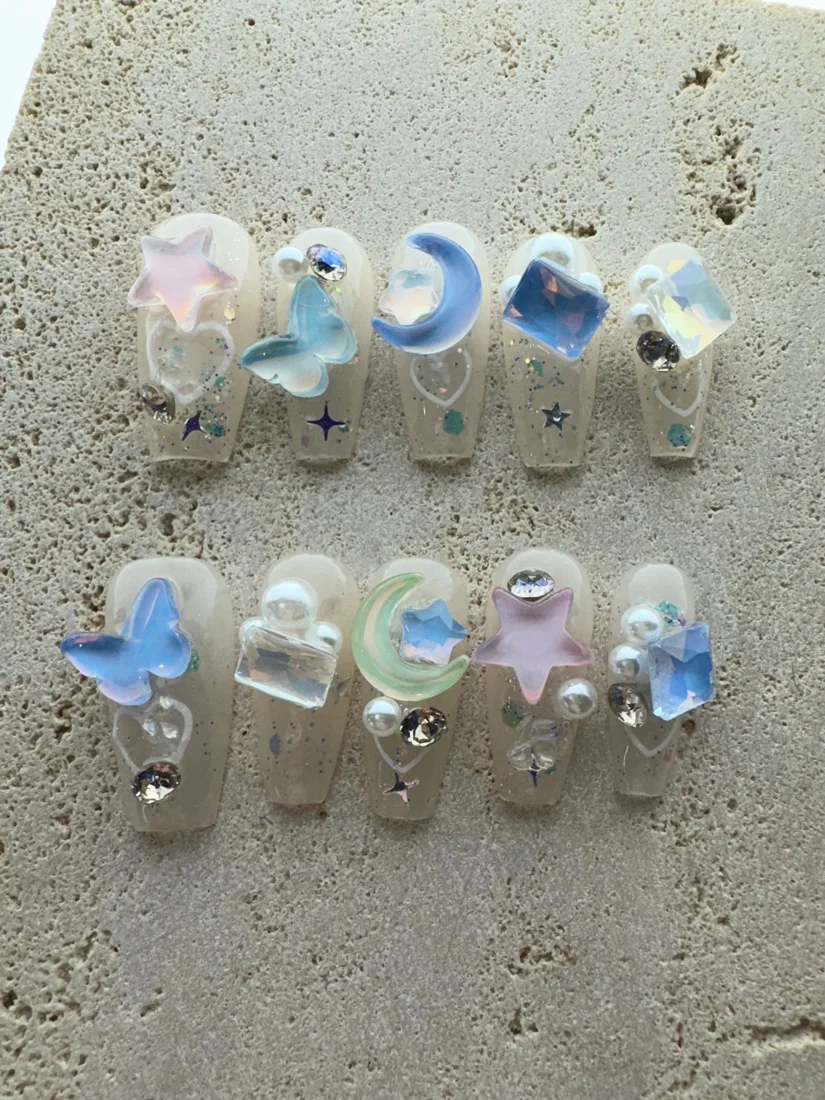 Dreamy Land Press On Nails detail 2