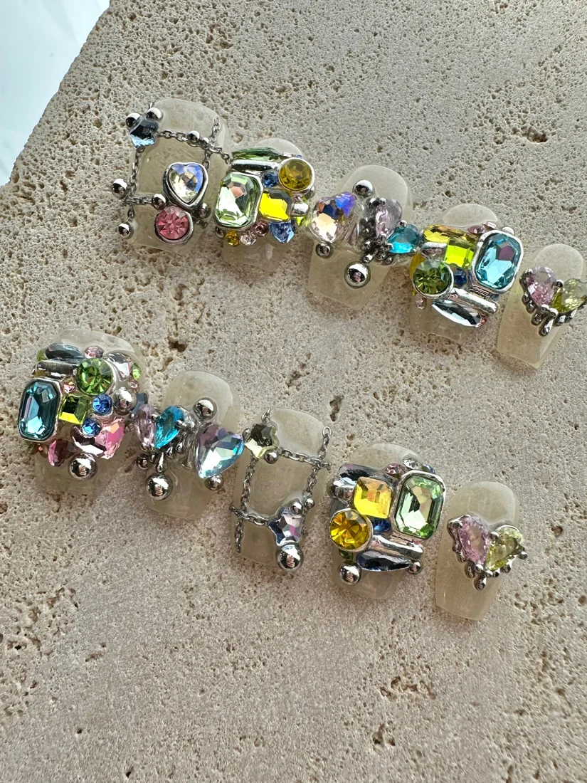 Wonderland Press On Nails detail 3
