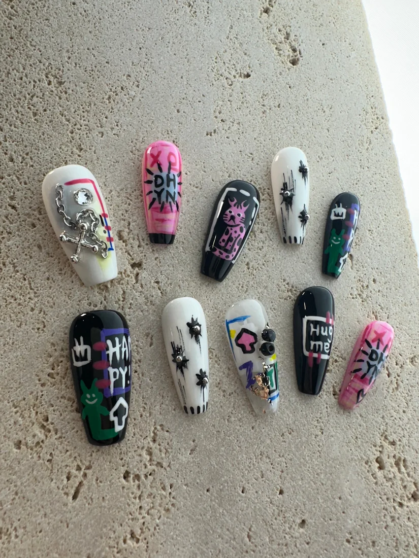 Graffiti Press On Nails-Pink detail 4