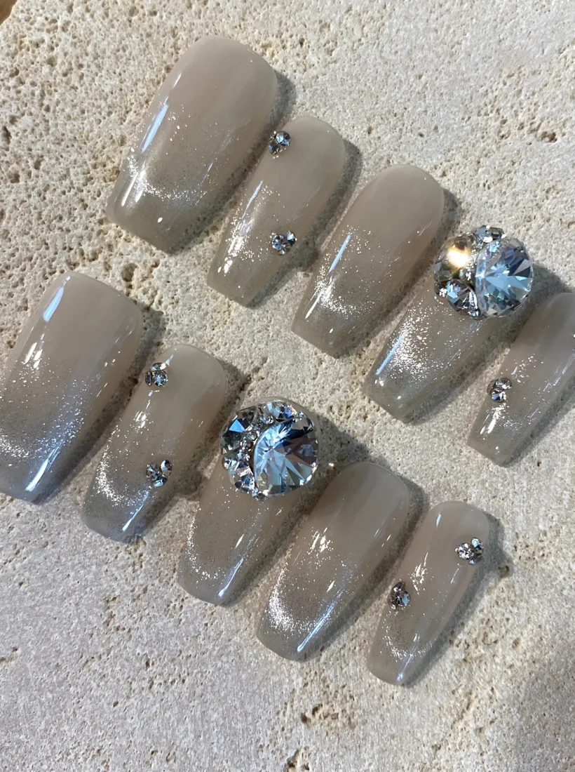 Soft Romance Press On Nails detail 6