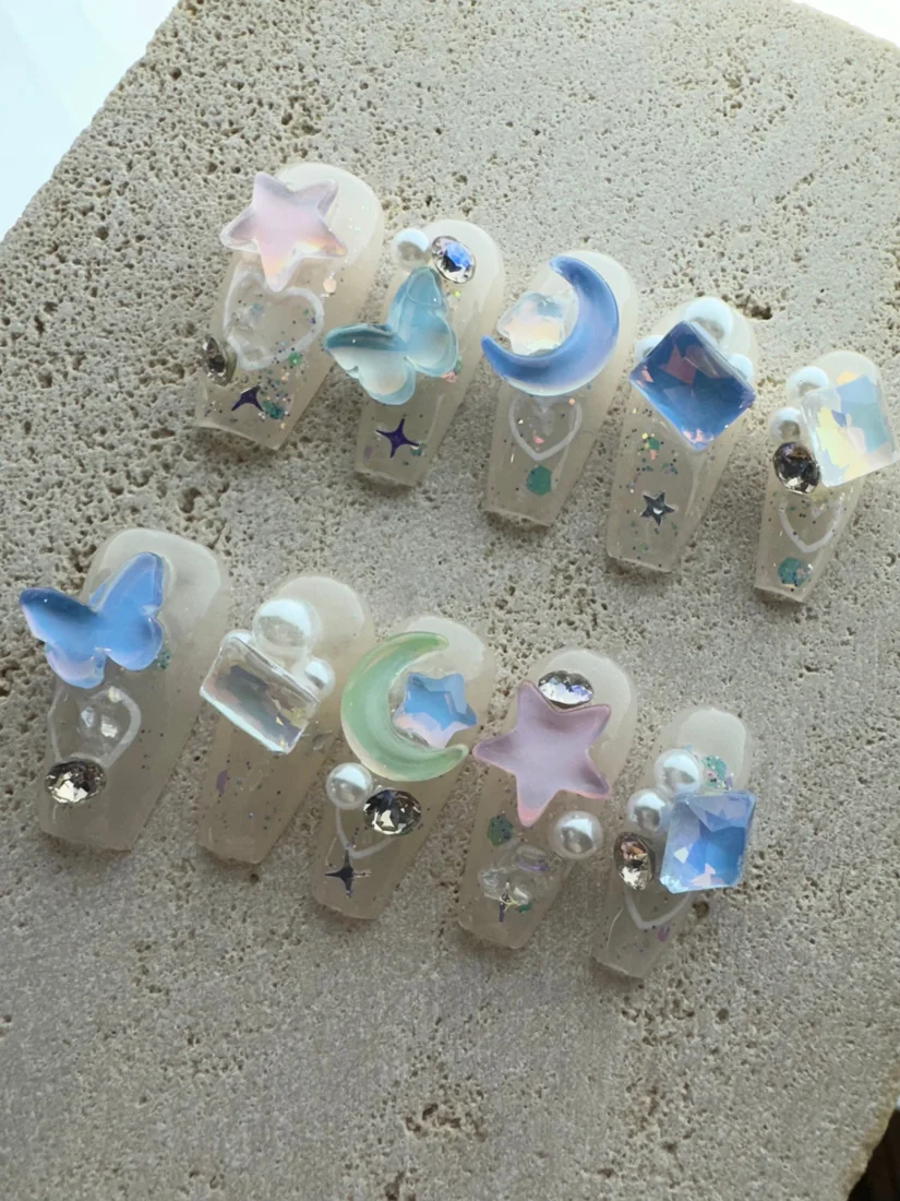 Dreamy Land Press On Nails detail 3
