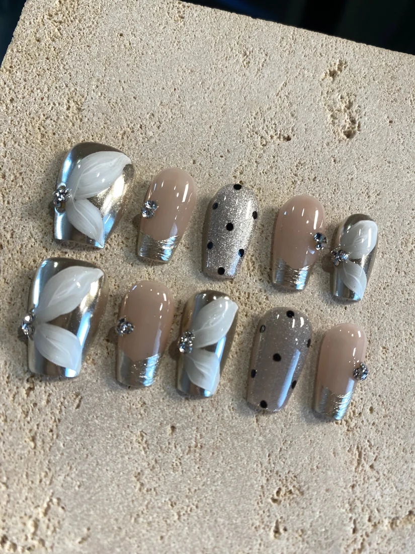 Flower polkdot Press On Nails detail 2